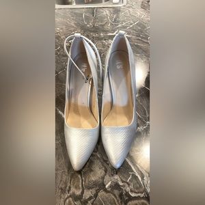 Silver Women’s Heels for Sale!
